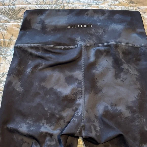 Woman’s All Fenix SZ L Compression High-Rise Black Tie-Dye Leggings - Picture 5 of 11